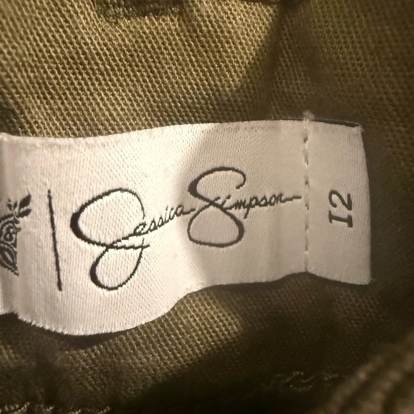 Jessica Simpson Olive Women's Cropped Cargo Low Rise Pants - Picture 2 of 8